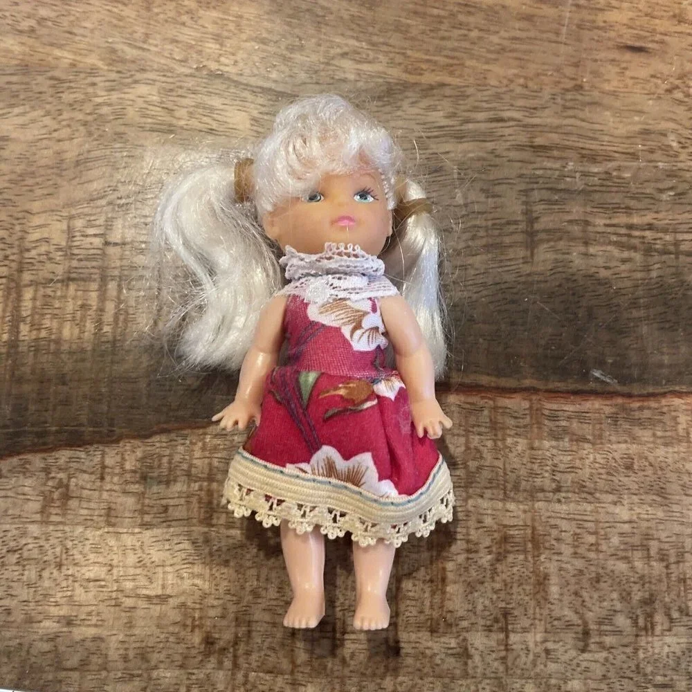 1994 Kelly Doll Barbies Little Sister Long Blonde Hair Dress Dress Floral